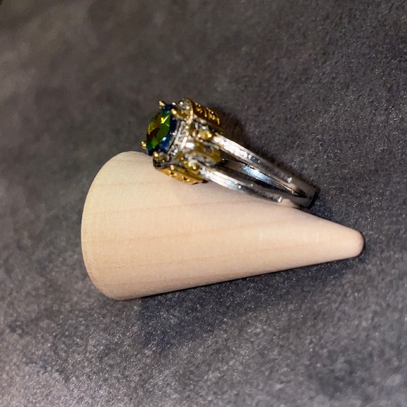 Beautiful Oval Cut sz 8 Tanzanite Ring 2 Tone w/Rhinestones!!! - Picture 6 of 15